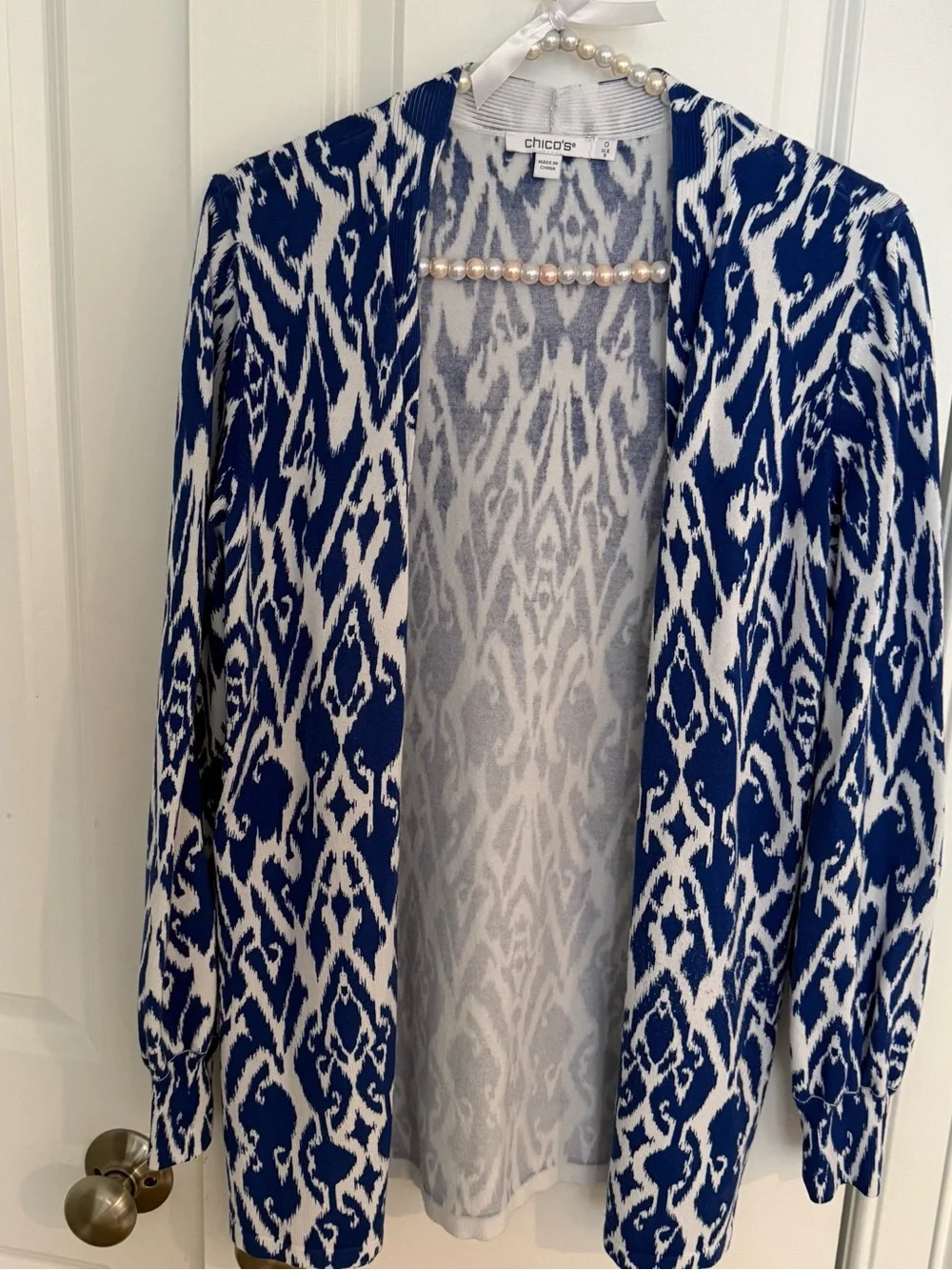 Chico’s Blue and White Open-Front Ikat  Cardigan size small - Picture 6 of 9